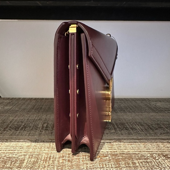 Saint Laurent Medium Cassandra Shoulder Bag - Picture 9 of 14